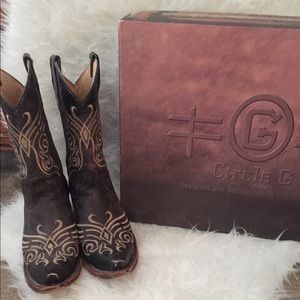 Circle G embroidered cowboy boots. Hardly worn.